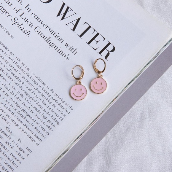 Princess Polly Jewelry - NWT IN PACKAGING PRINCESS POLLY PINK 😊 EARRINGS!!